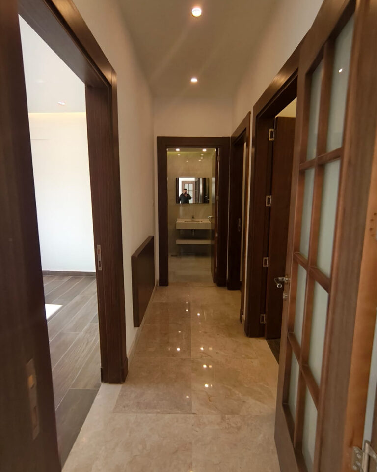 شقه طابقيه للبيع