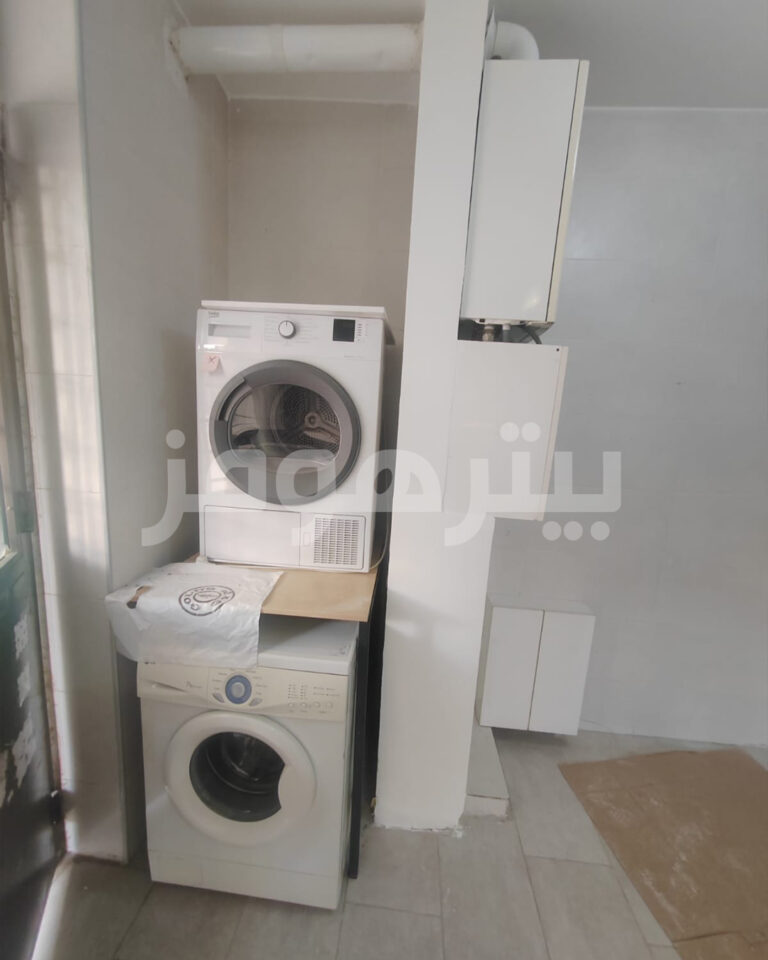 شقة فارغة بمنطقة مميزة 